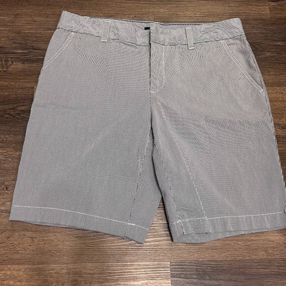 Tommy Hilfiger Pin Striped Women's Bermuda Shorts Size 8 Cotton Blend Coastal